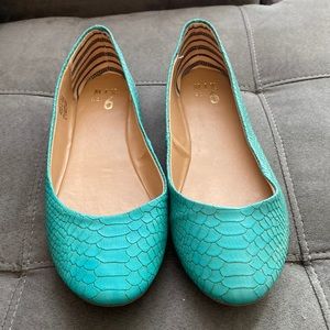 Never worn green flats